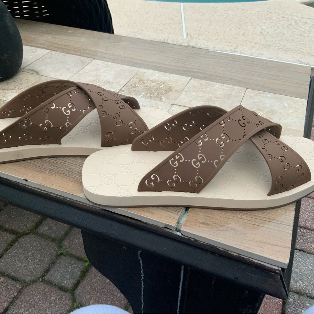 Unisex Beige Gucci Sandals - Picture 6 of 16